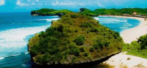 Pantai berpasir putih yang indah di Gunung Kidul