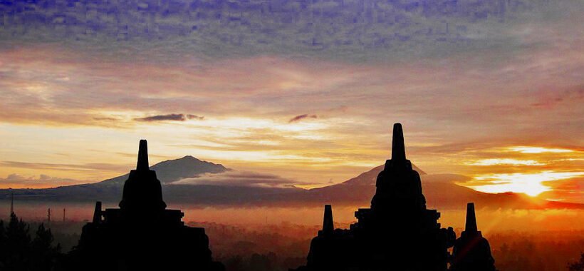 Sunrise di candi borobudur 05.43 am